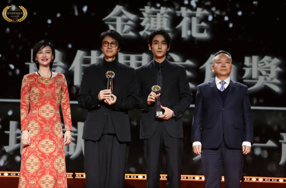 冲上热搜!赵露思发文回应被打,体重仅剩73斤,重度抑郁患者!