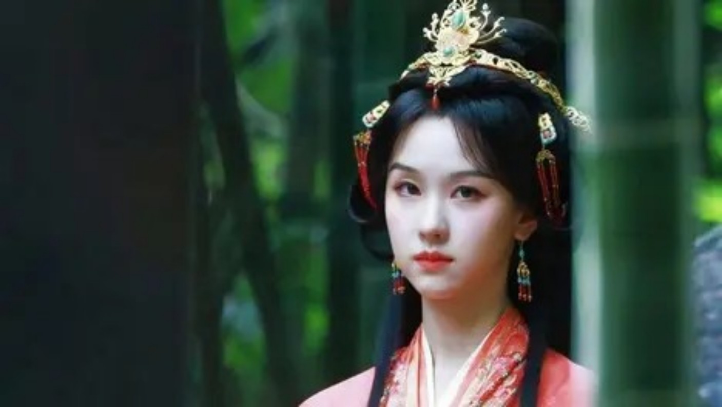 向太给儿媳买地养宠物 大方送孙子孙女Labubu
