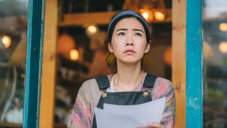 李栋旭《善良的他》热播：皱纹争议背后的“优雅老去”启示